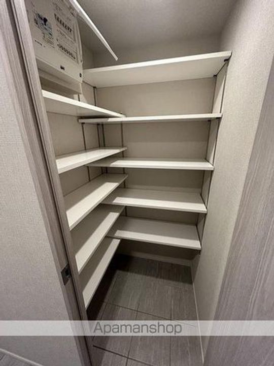 シーズンフラッツ青葉通一番町の玄関
