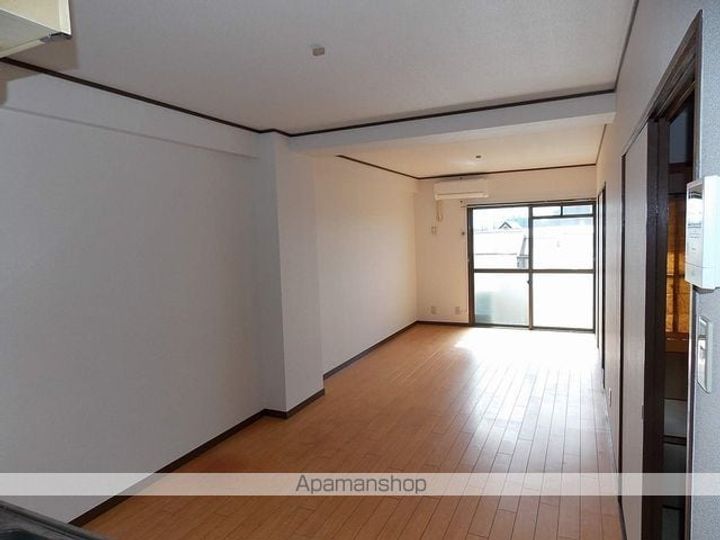 マンション東柴第二230の居間