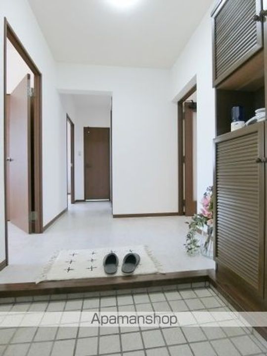 福岡県那珂川市道善1丁目の賃貸マンションの玄関