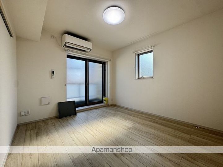 東京都福生市本町の賃貸マンションの居間