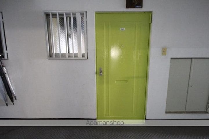 末広マンションの玄関