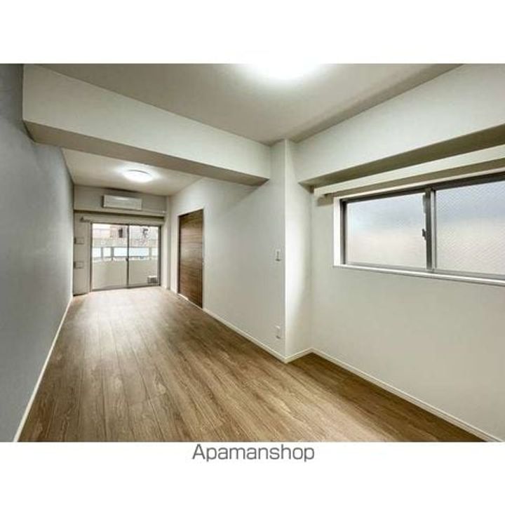 東京都墨田区立花6丁目の賃貸マンションの居間