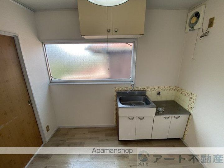愛媛県松山市立花5丁目の賃貸アパートのキッチン