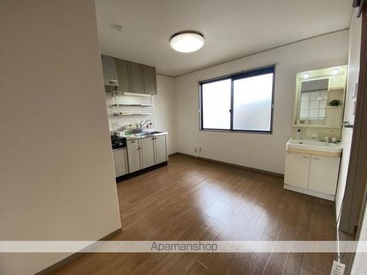 香川県高松市円座町の賃貸アパートの居間