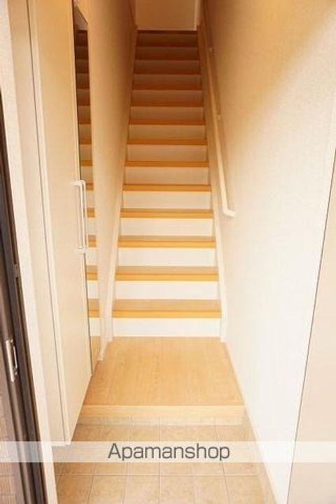 香川県高松市国分寺町新名の賃貸アパートの玄関
