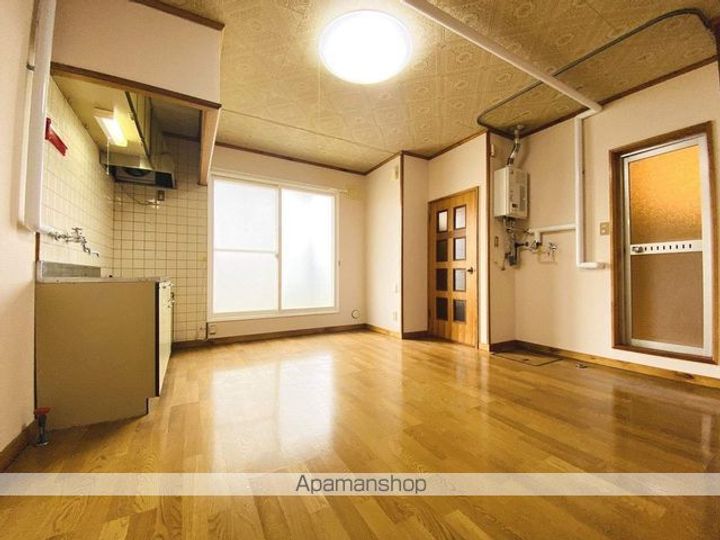 ファミール高野 1号館1F中の内装