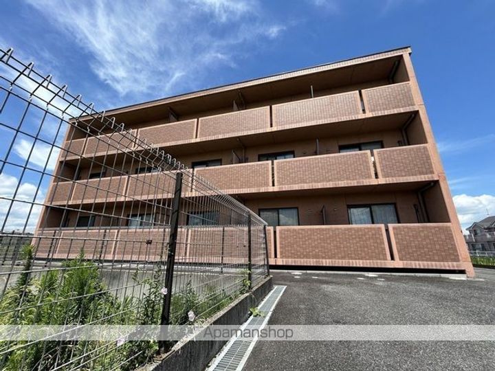 滋賀県蒲生郡日野町大字内池の賃貸マンションの外観