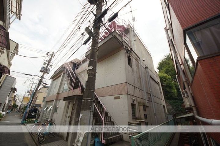 東京都目黒区駒場1丁目の賃貸マンションの外観