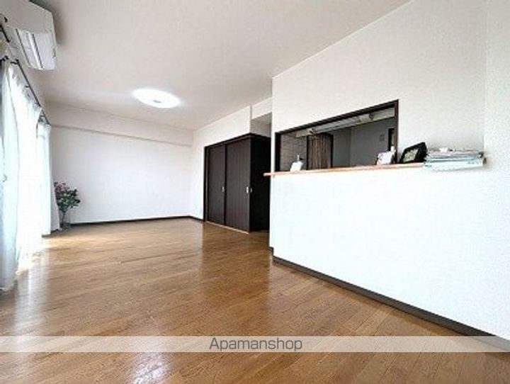 愛知県犬山市大字犬山字西古券の賃貸マンションの内装