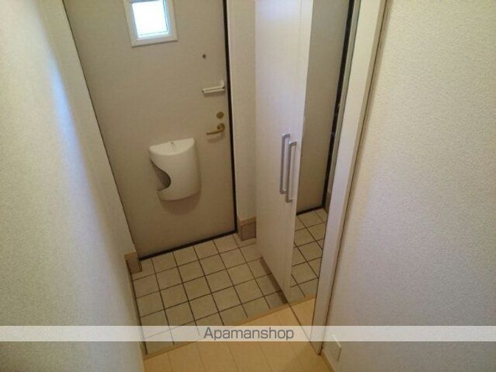 ドゥメゾンAの玄関