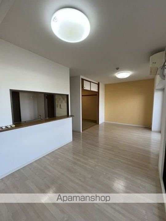 コート北野田サウスヒルズ417の居間