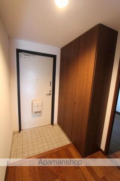 香川県高松市東山崎町の賃貸マンションの玄関