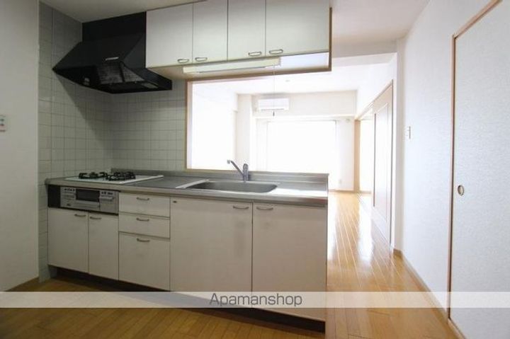 香川県高松市三条町の賃貸マンションのキッチン