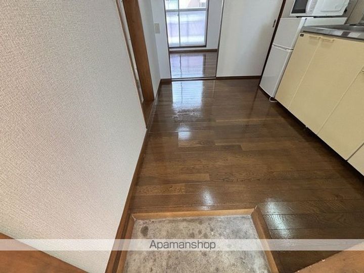 滋賀県彦根市八坂町の賃貸アパートの玄関