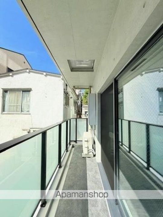 東京都新宿区四谷三栄町の賃貸マンションの居間