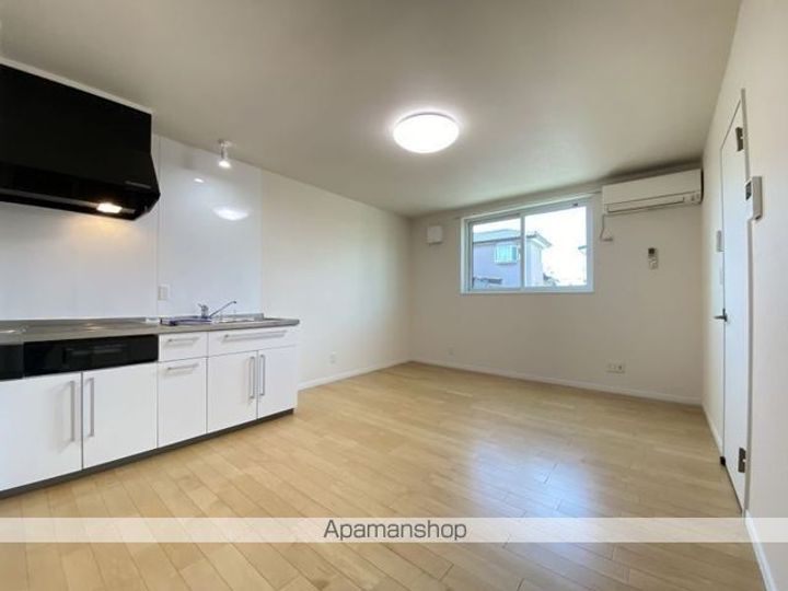 MSクリック103の居間