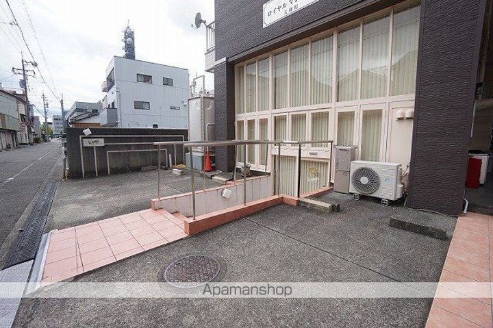 ロイヤルマンション大和町307の外観