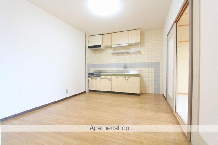 第一グリーンハイツ松縄の居間