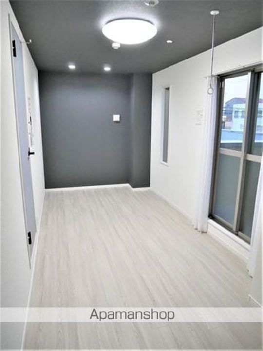 大阪府堺市堺区錦綾町2丁の賃貸マンションの居間