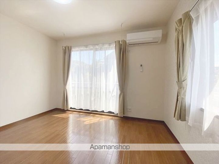 スクーデリア中庄Bの内装