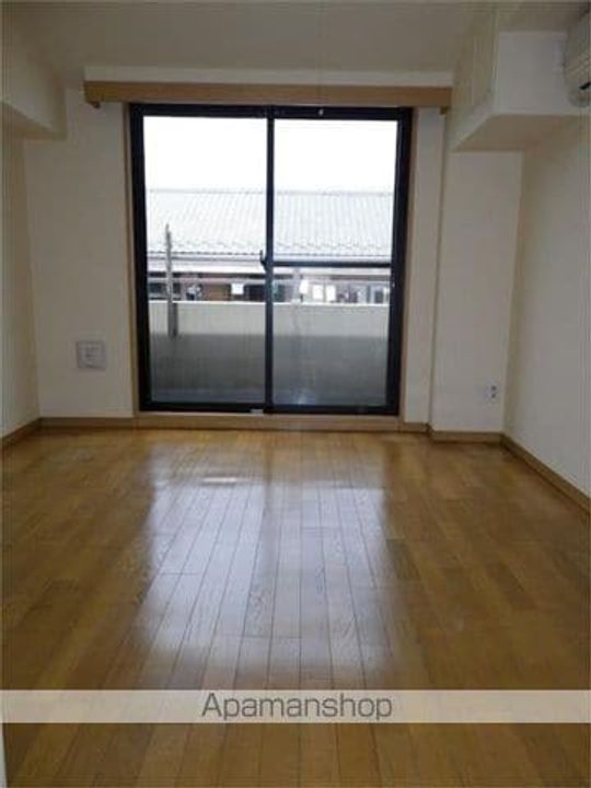 東京都杉並区上高井戸1丁目の賃貸マンションの居間