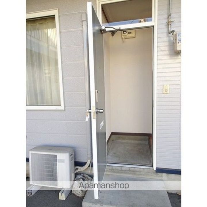 シャルロット101の玄関