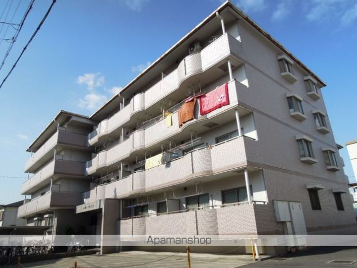 ホワイトウェル108の外観