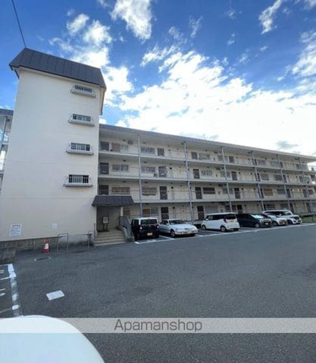 北野田大発マンションB棟の外観