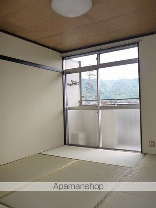 フォーブル赤沼201の居間