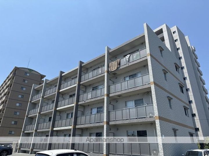 クレドール南川添の外観