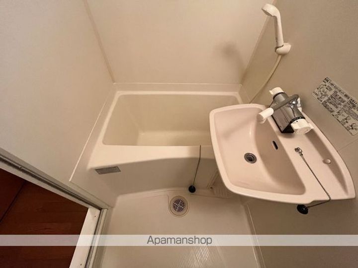 レオパレスタカネ.台の風呂