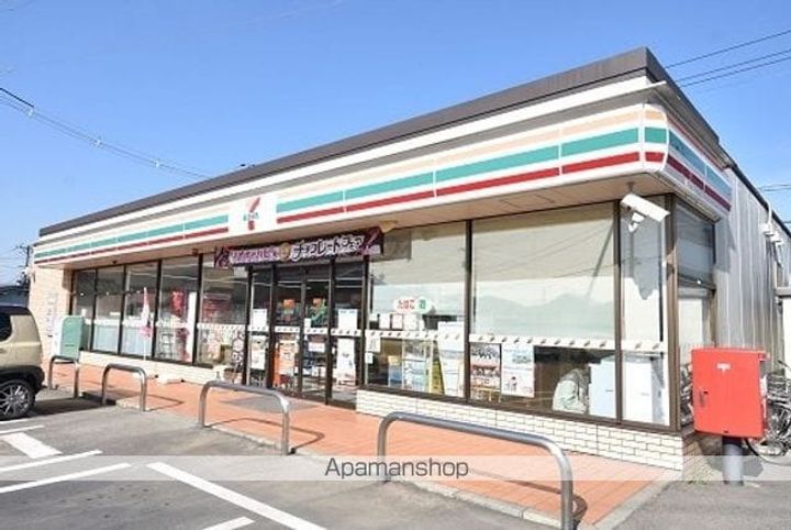 クァイエット・スクエアⅢの周辺