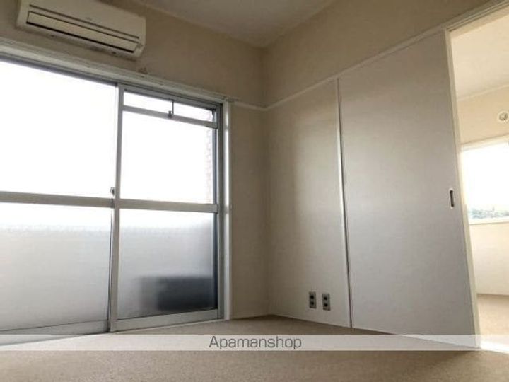 メゾン倉前402の居間