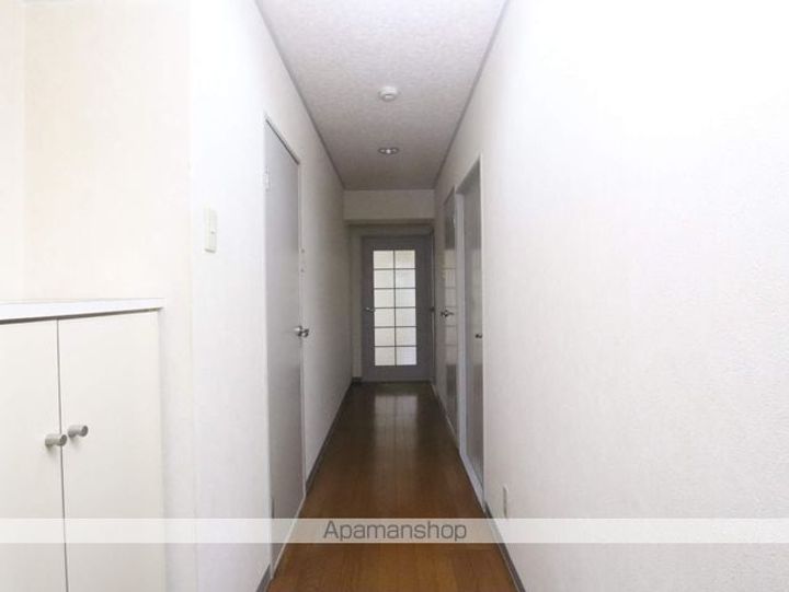 ブルーム滝子403の玄関