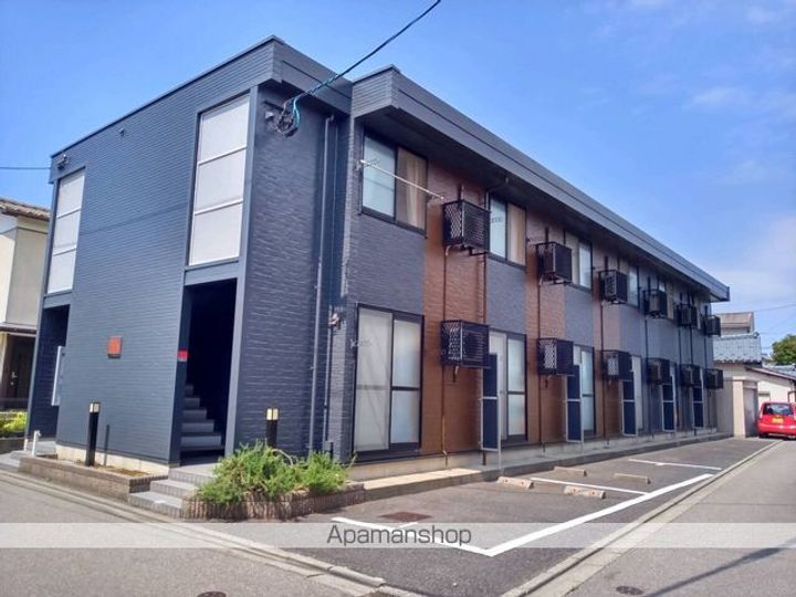 レオパレスカレン102の外観