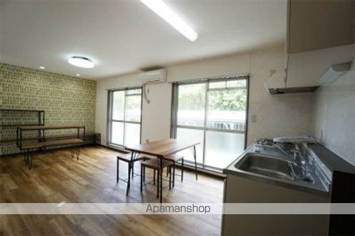 アーバンヒルズA-1の居間