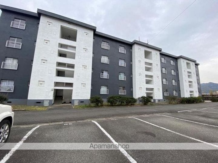 ヴィラナリー志度 Ⅰ棟401の外観