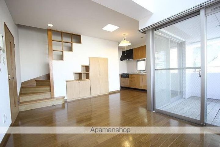 香川県高松市春日町の賃貸マンションの居間