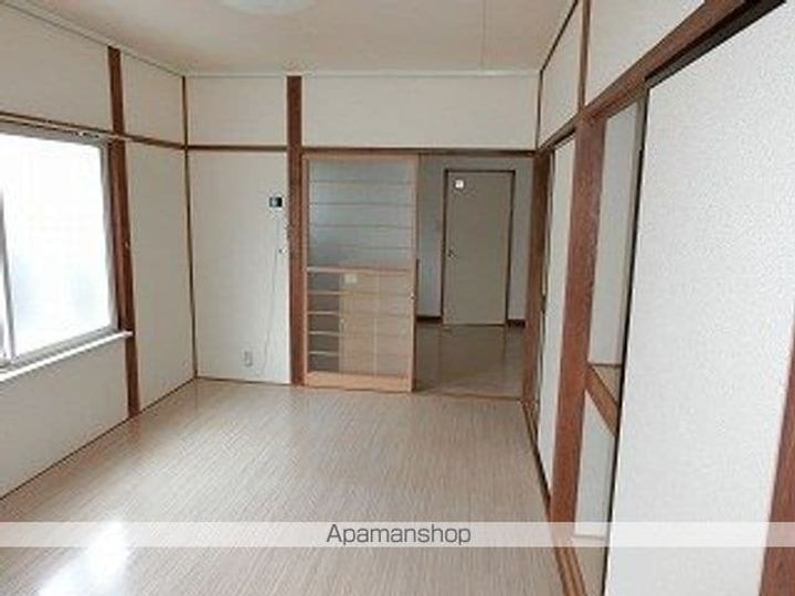 メゾン緑ヶ丘103の居間