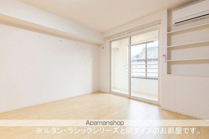 福島県福島市北中央1丁目の賃貸アパートの居間