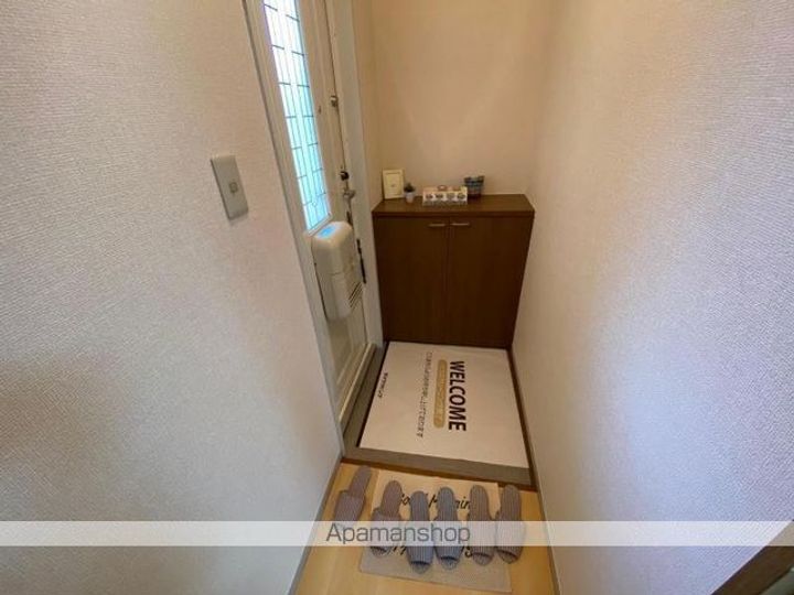 香川県高松市鶴市町の賃貸アパートの玄関