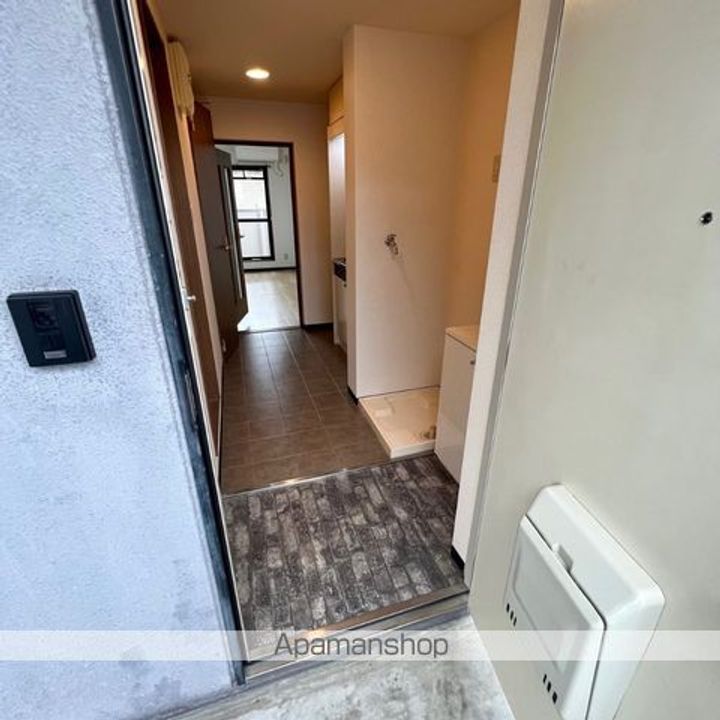 アースマーシーマンションの玄関