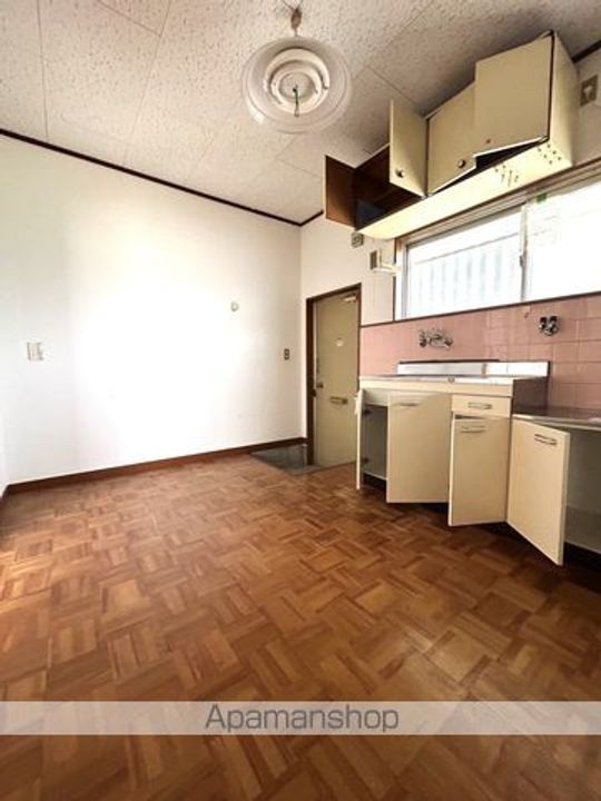 根来ハイツ104の居間