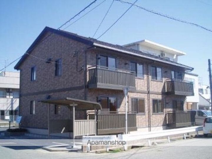 ララ・イーストの外観