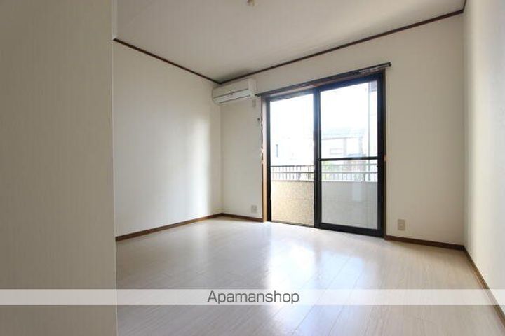 メゾネットKAWANABEの居間