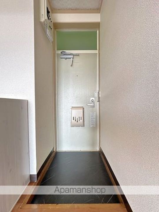 コーポ向山202の玄関