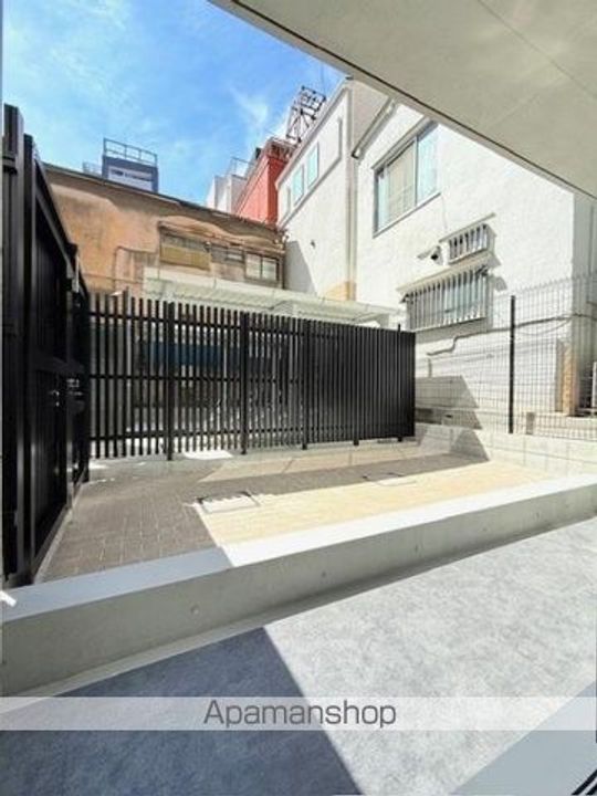 東京都新宿区四谷三栄町の賃貸マンションの居間