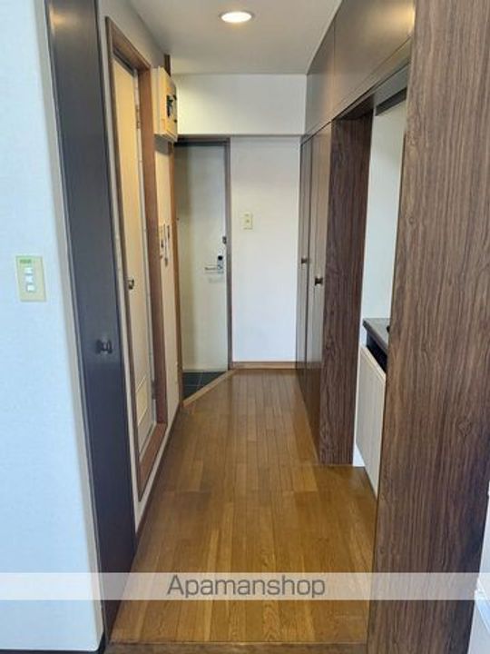 レオパレスエレガンスつくばの玄関