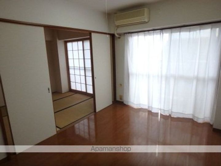 アベニュー藤見町の居間