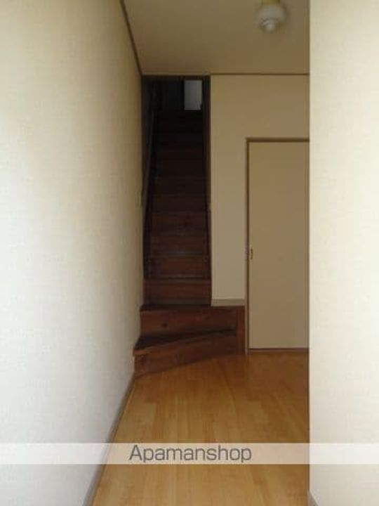 ひまわりハイツの玄関